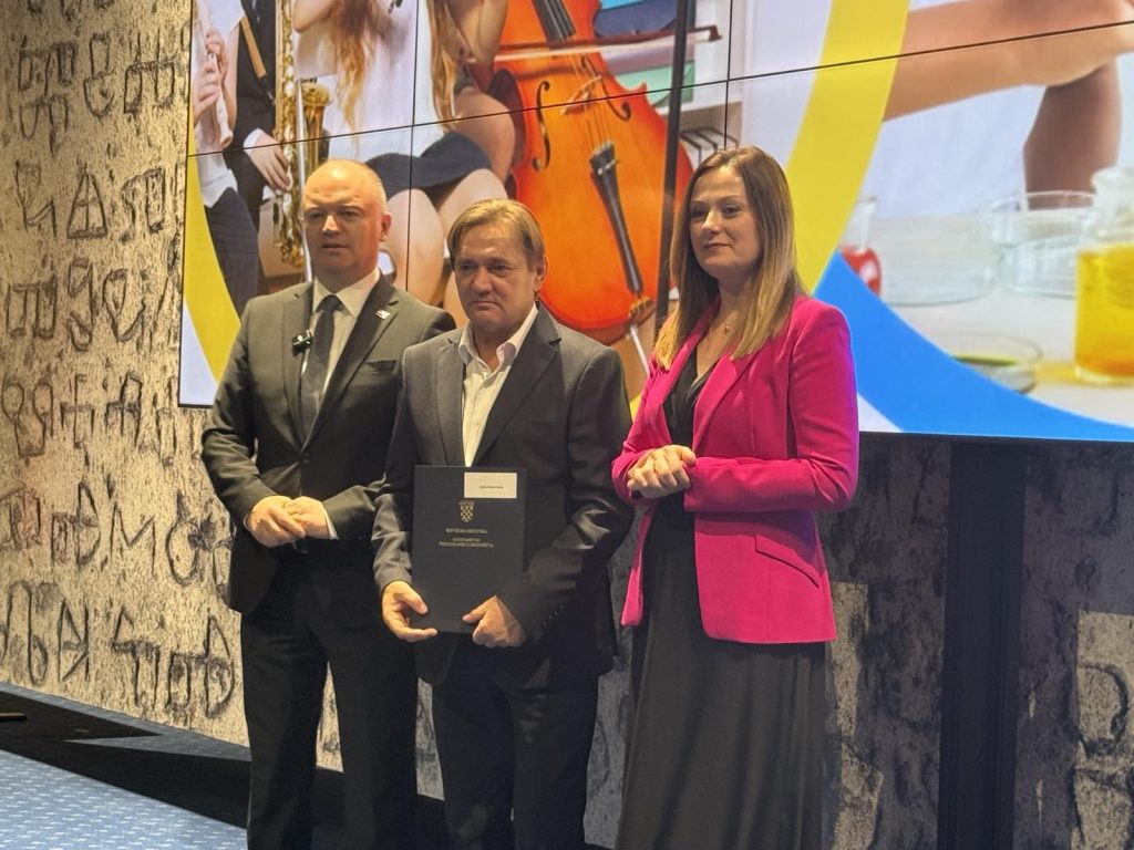 Općinski načelnik potpisao ugovor s Ministarstvom demografije i useljeništva o financiranju projekta "Pametna sela rastu uz veselu djecu"