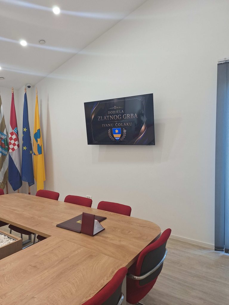 Svečano uručenje Zlatnog grba Općine Babina Greda gosp. Ivanu Čolaku