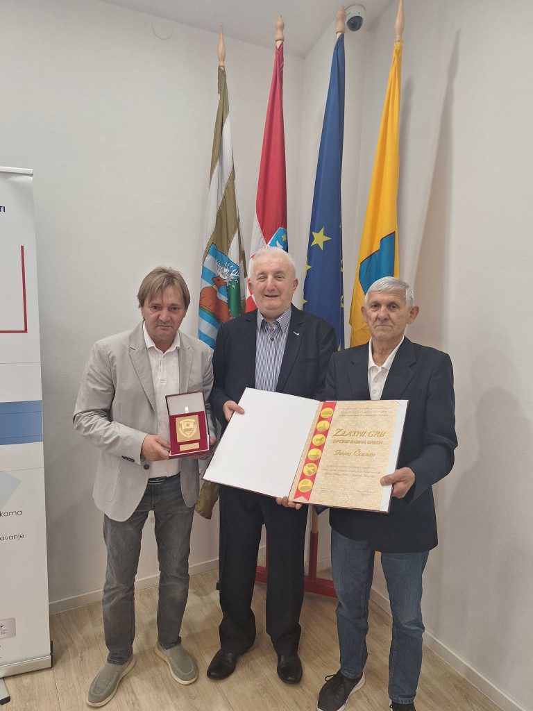 Svečano uručenje Zlatnog grba Općine Babina Greda gosp. Ivanu Čolaku